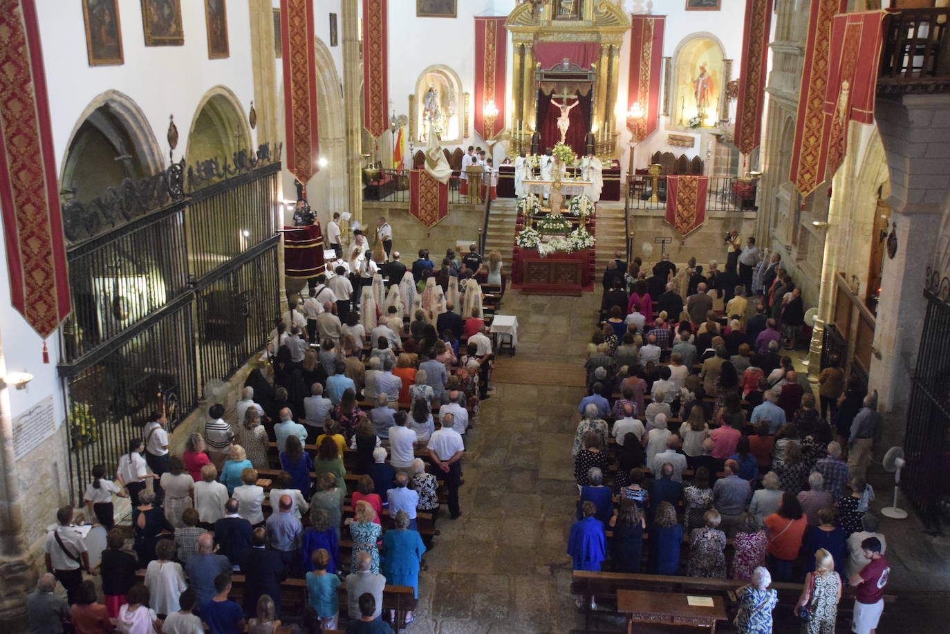 Subida, en procesión, de la Patrona al castillo