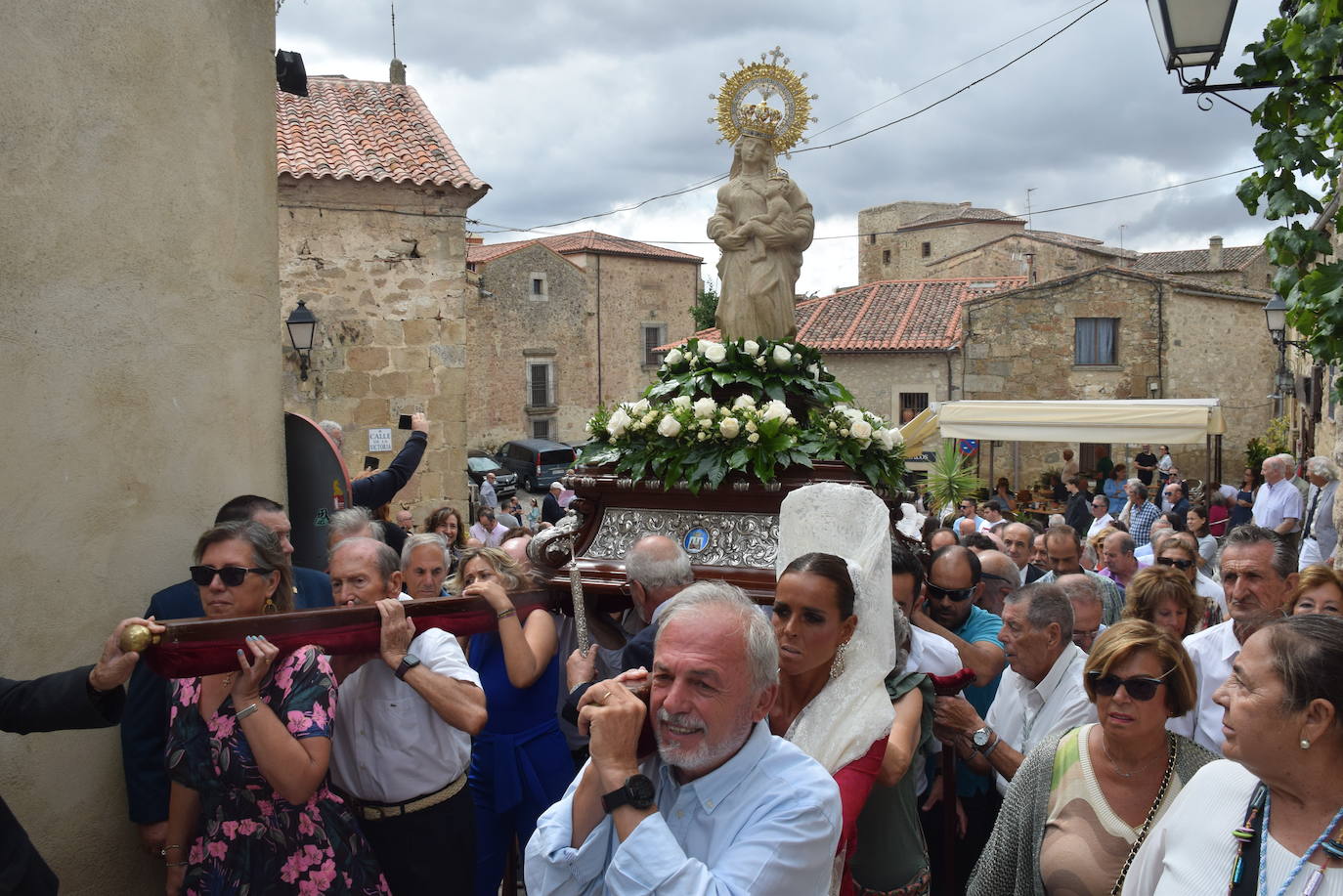Subida, en procesión, de la Patrona al castillo