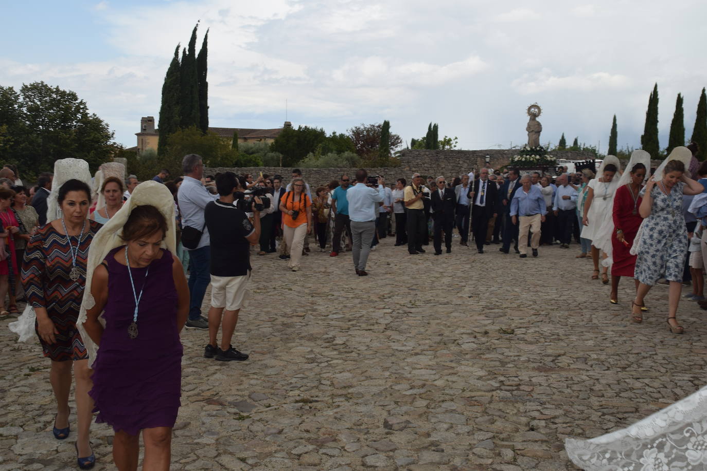 Subida, en procesión, de la Patrona al castillo