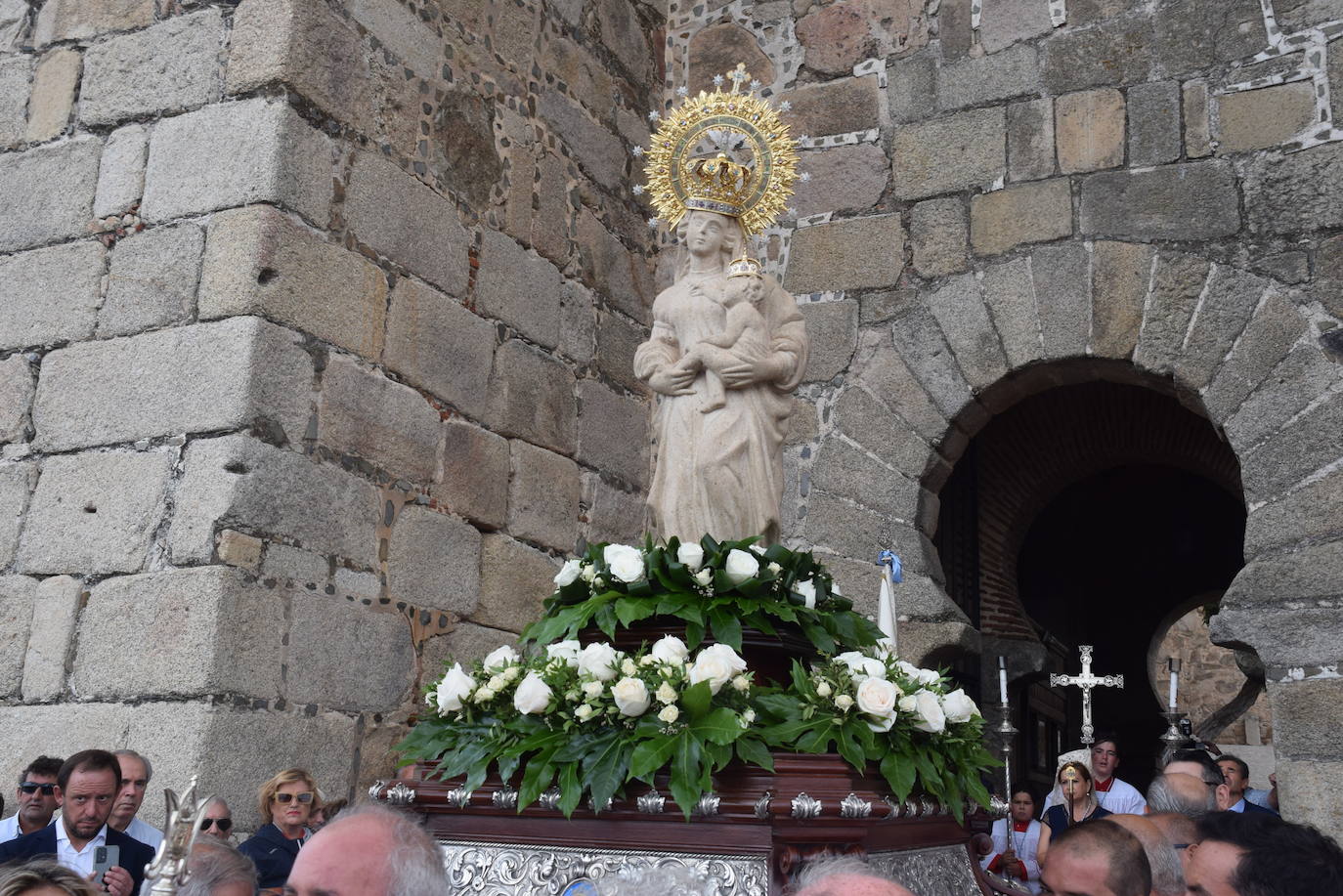 Subida, en procesión, de la Patrona al castillo