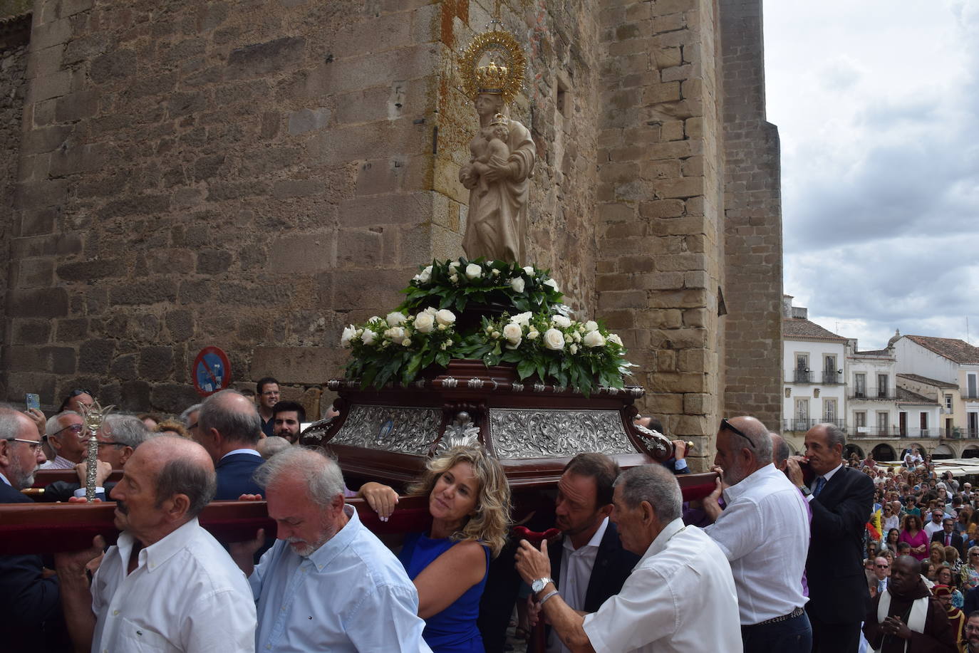 Subida, en procesión, de la Patrona al castillo