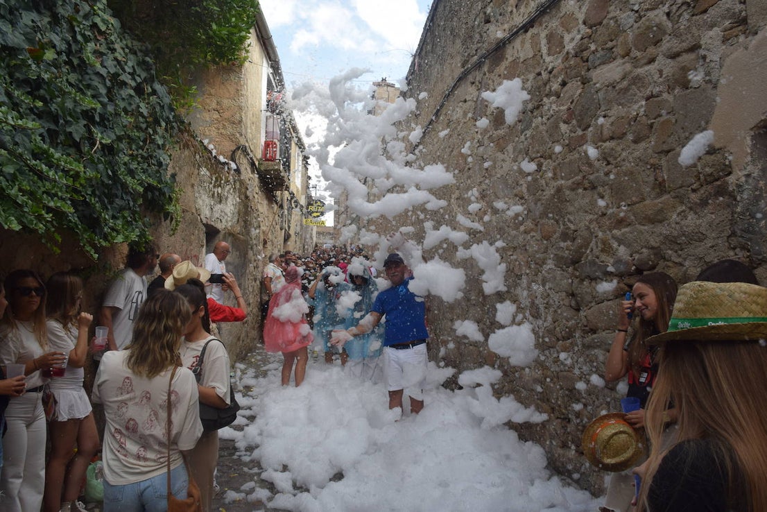 Ambiente festivo del día de la capea de las mujeres
