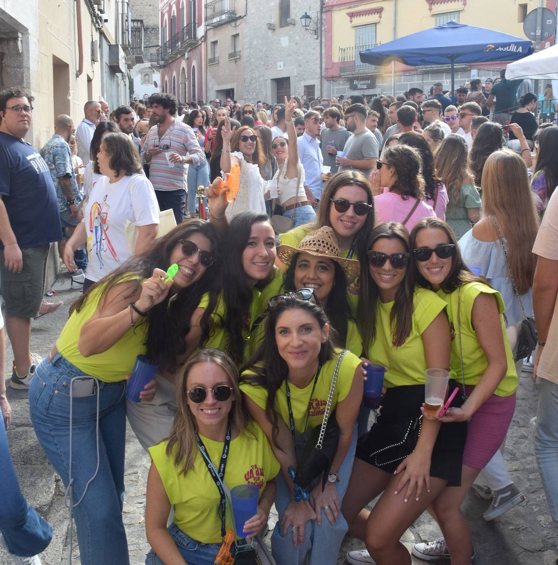 Ambiente festivo del día de la capea de las mujeres