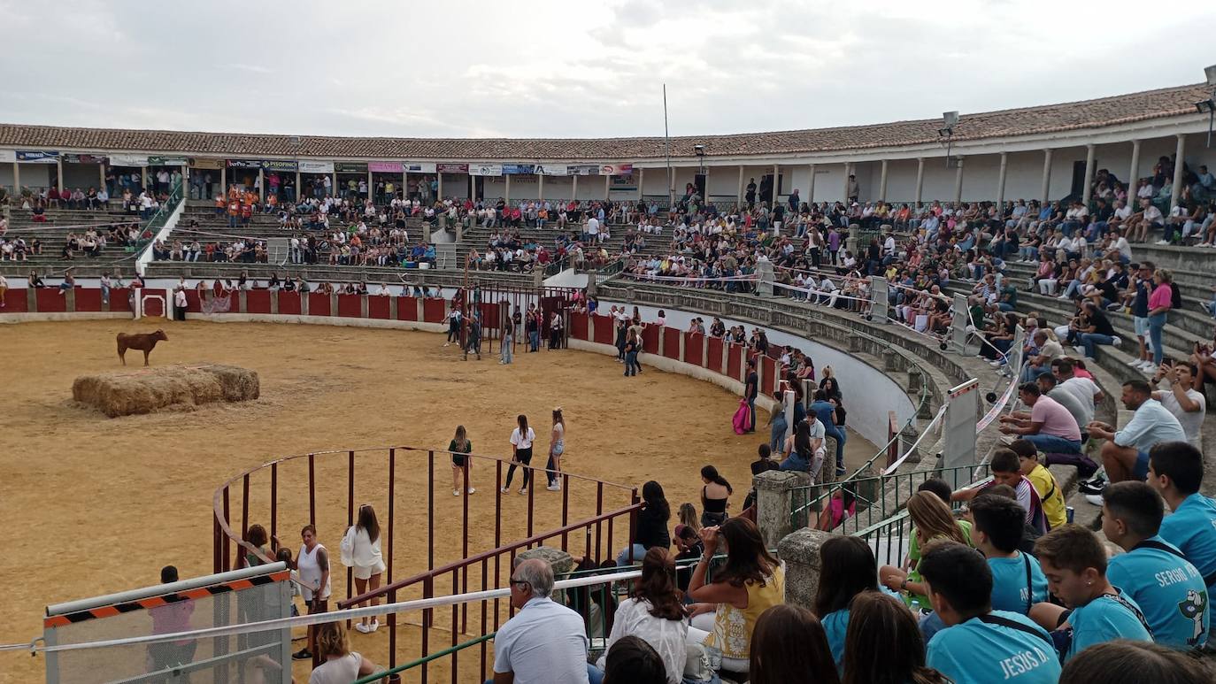 Ambiente festivo del día de la capea de las mujeres