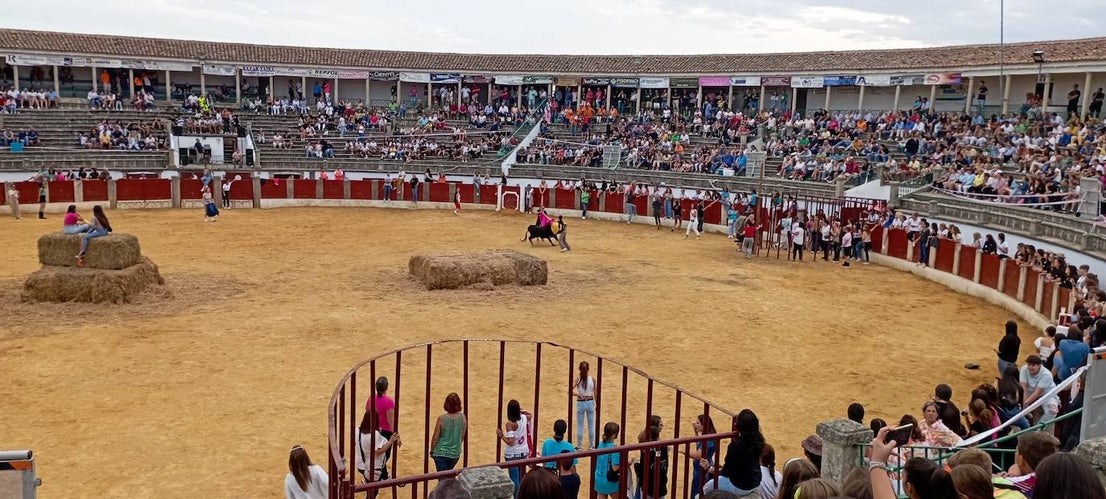 Ambiente festivo del día de la capea de las mujeres