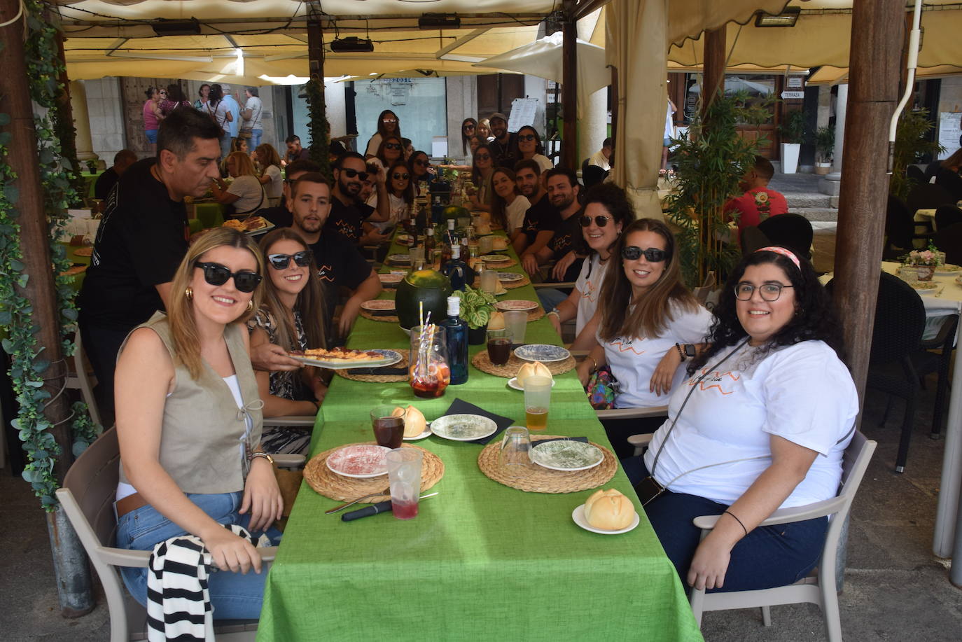 Ambiente festivo del día de la capea de las mujeres