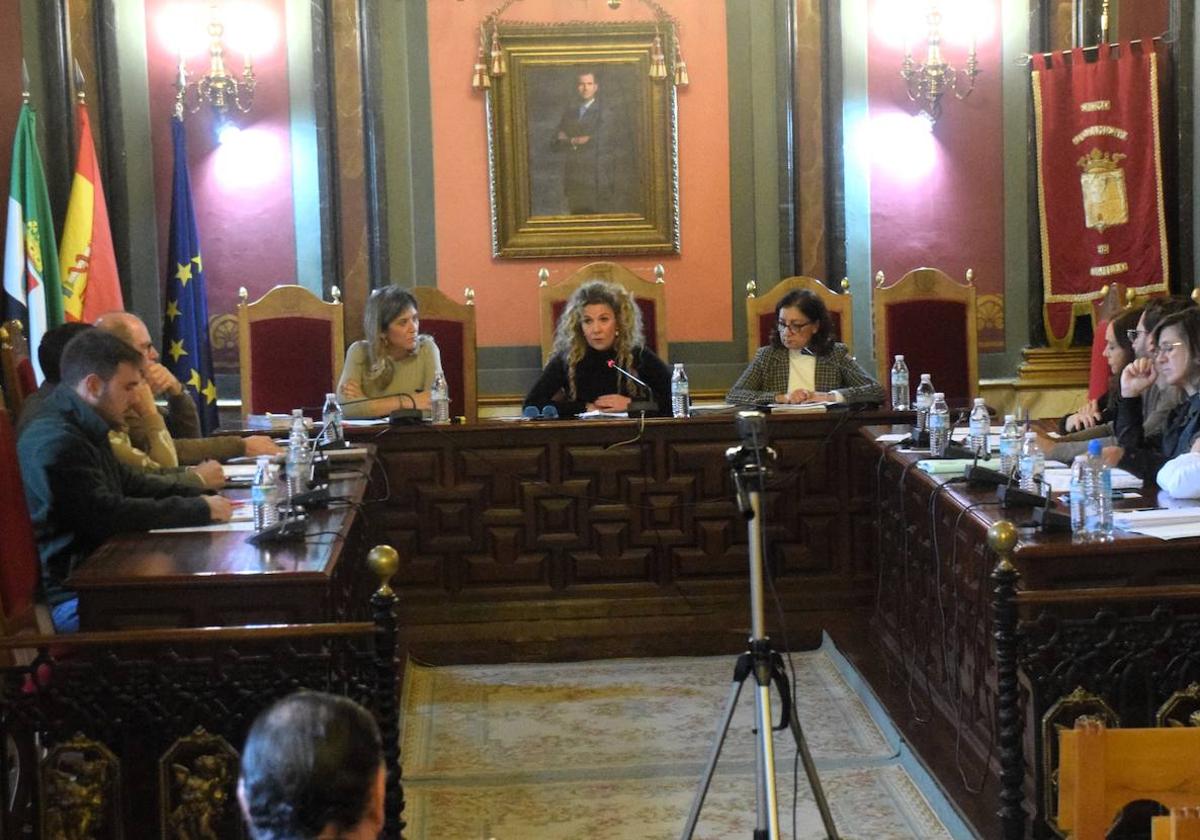 La corporación municipal da el visto bueno al convenio con el Refugio Turgalium