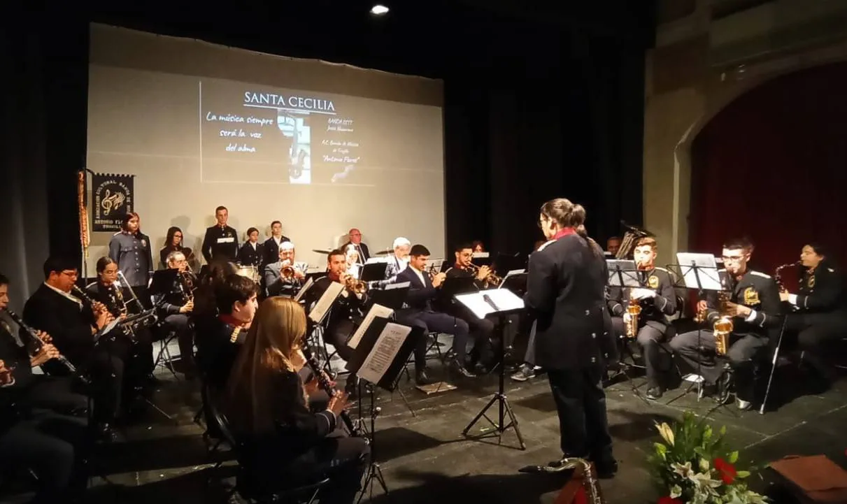 La banda de música Antonio Flores, en su actución con motivo de Santa Cecilia