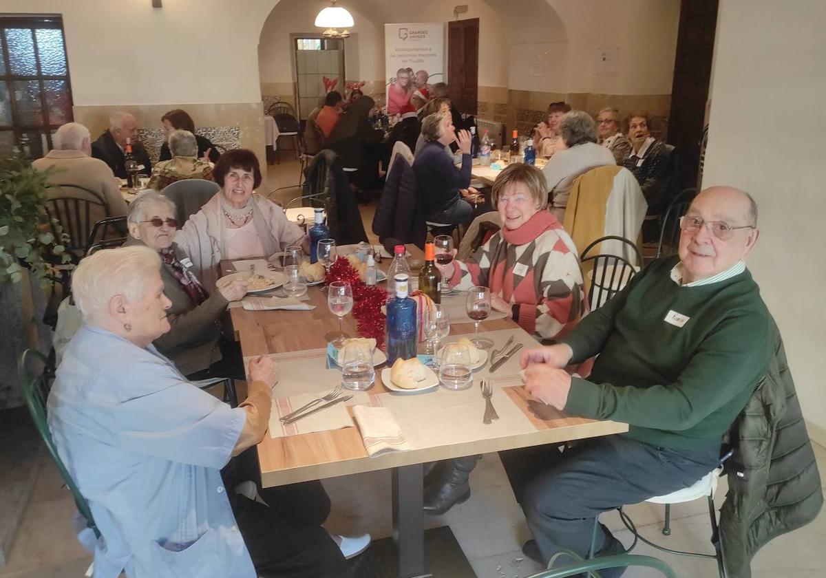 'Grandes Amigos' celebra su particular fiesta de Navidad