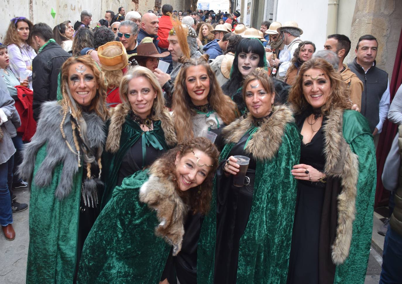 Imagen principal - Gran ambiente en la primera jornada de los festejos taurinos, con motivo de los carnavales