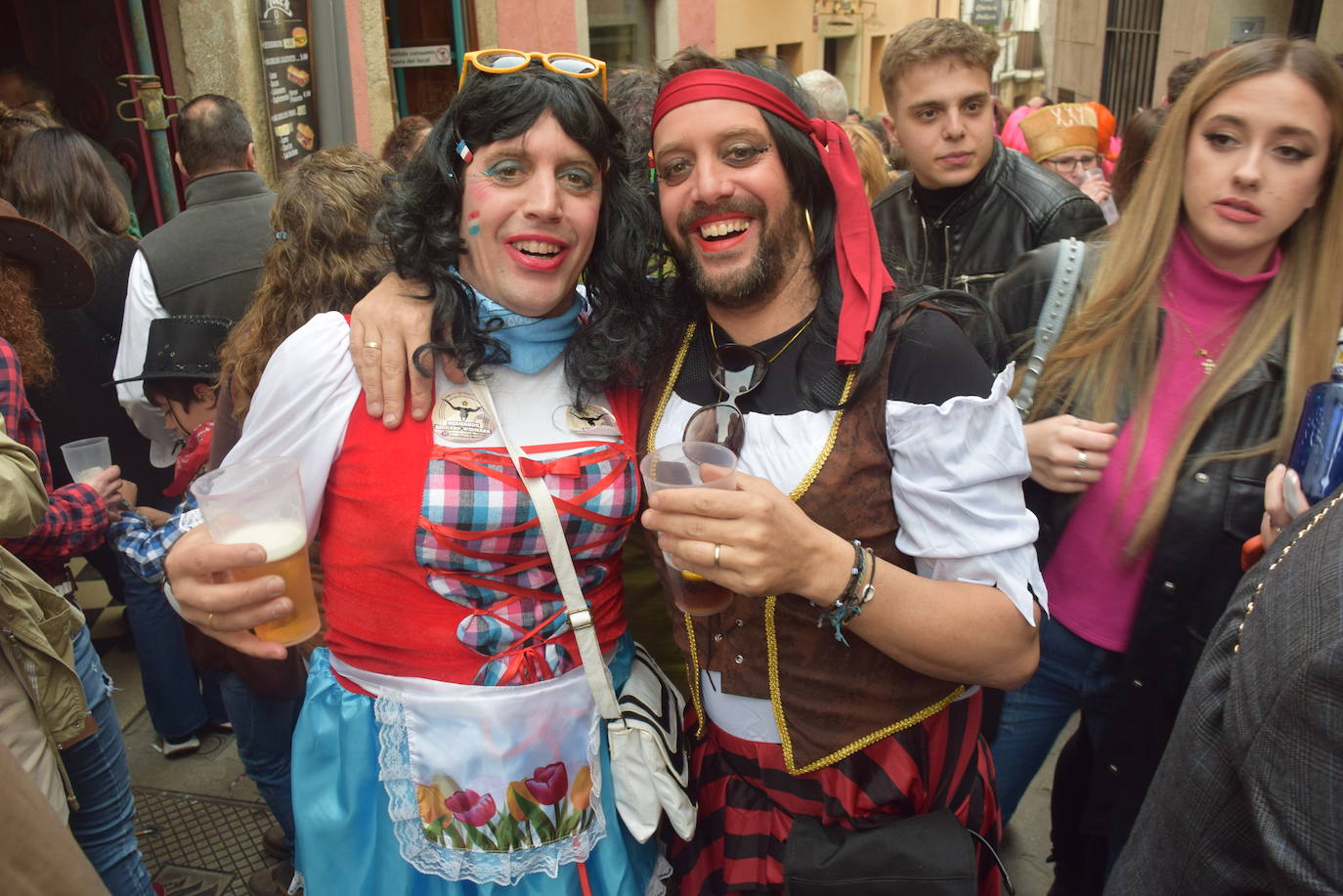 Las dos agrupaciones participantes Pavo Real y Yupik 