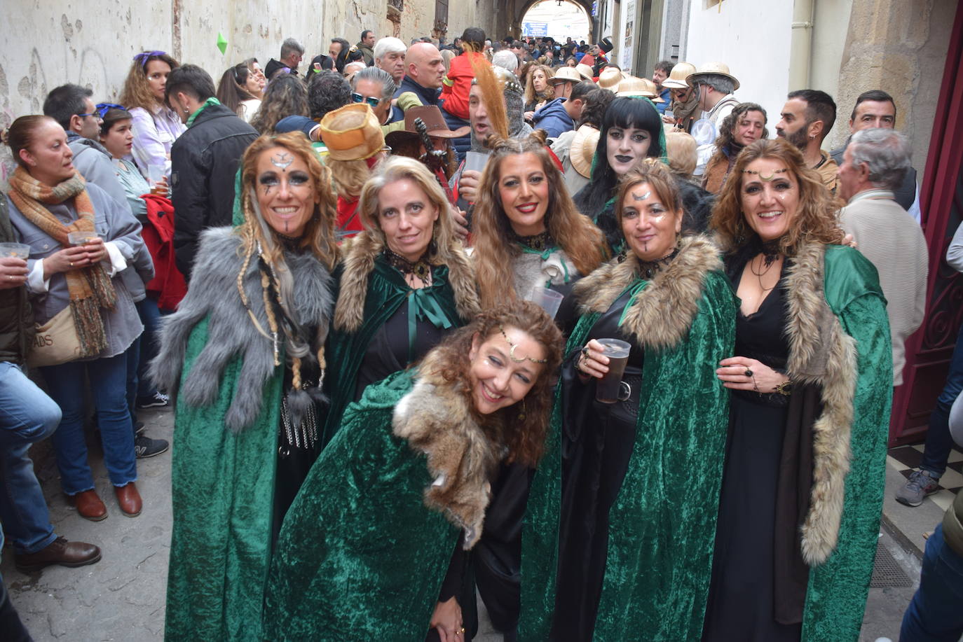 Las dos agrupaciones participantes Pavo Real y Yupik 