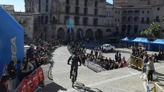 La organización del enduro del 28 de enero cuenta con medio centenar de personas