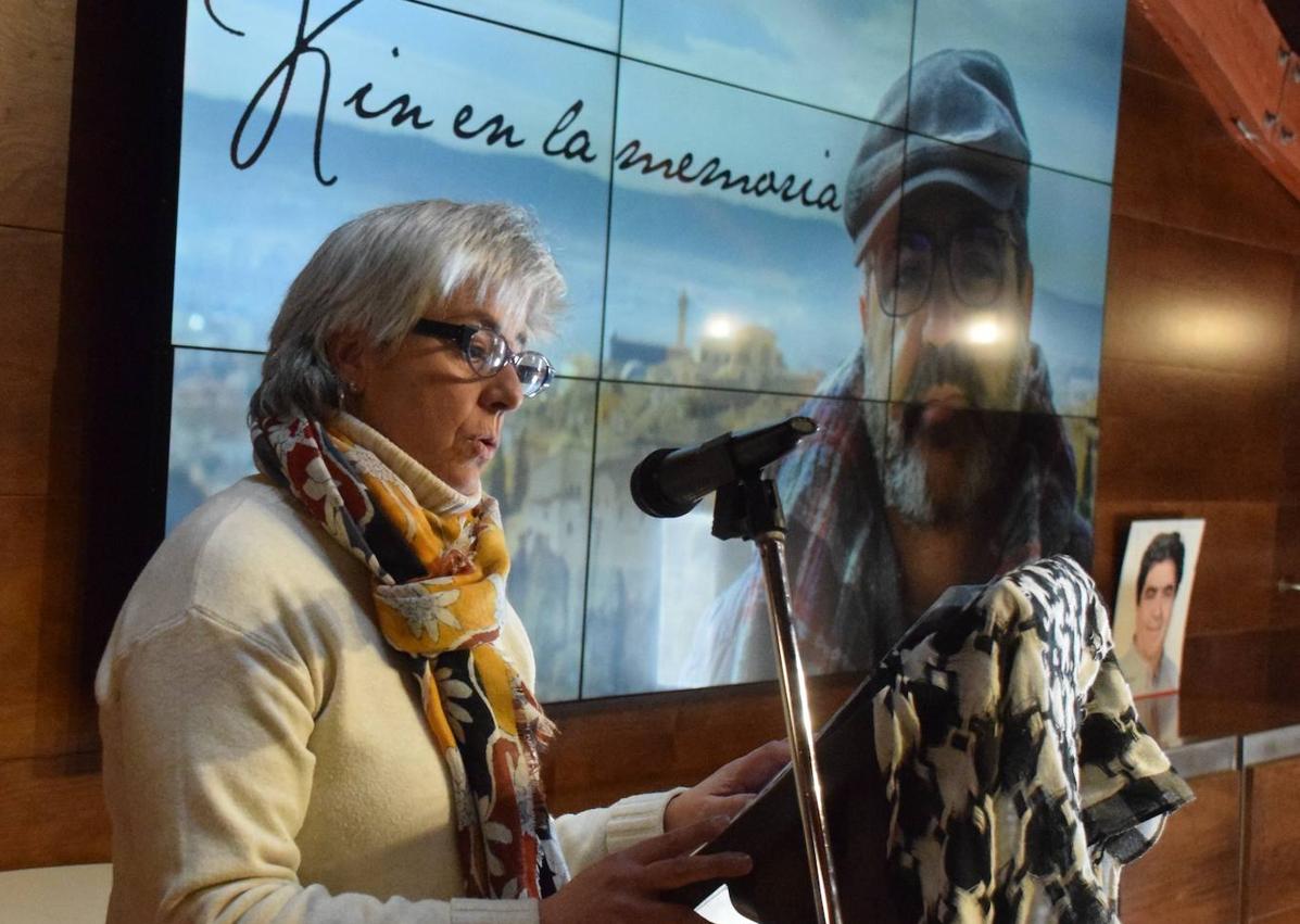 Imagen secundaria 1 - Kin Paredes recibe un sentido homenaje, con gran asistencia de público