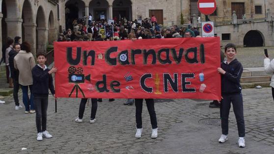 Un carnaval de cine, con el Sagrado Corazón de Jesus