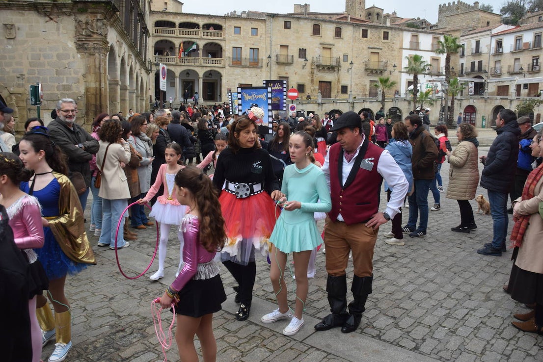 Un carnaval de cine, con el Sagrado Corazón de Jesus