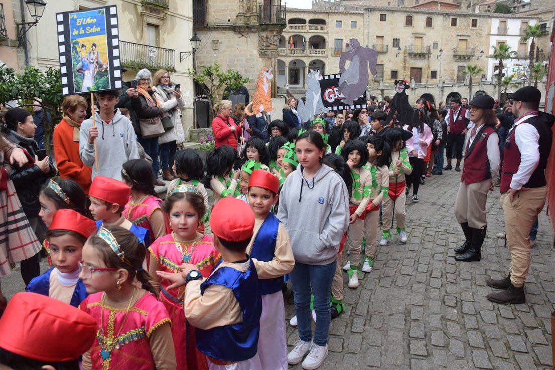Un carnaval de cine, con el Sagrado Corazón de Jesus