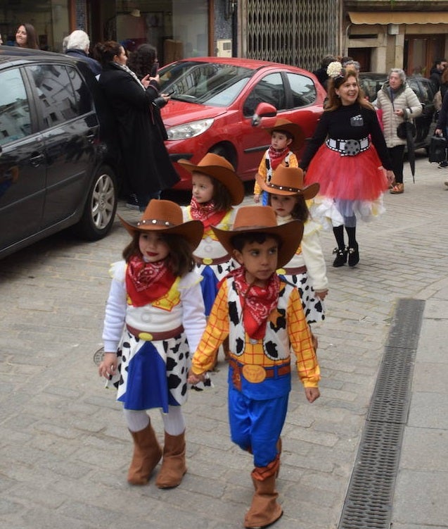 Un carnaval de cine, con el Sagrado Corazón de Jesus