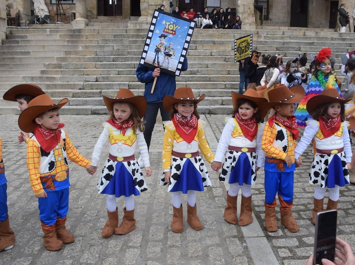 Un carnaval de cine, con el Sagrado Corazón de Jesus