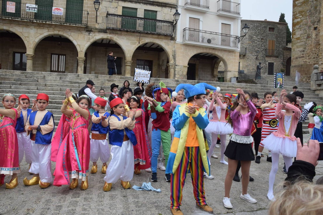 Un carnaval de cine, con el Sagrado Corazón de Jesus