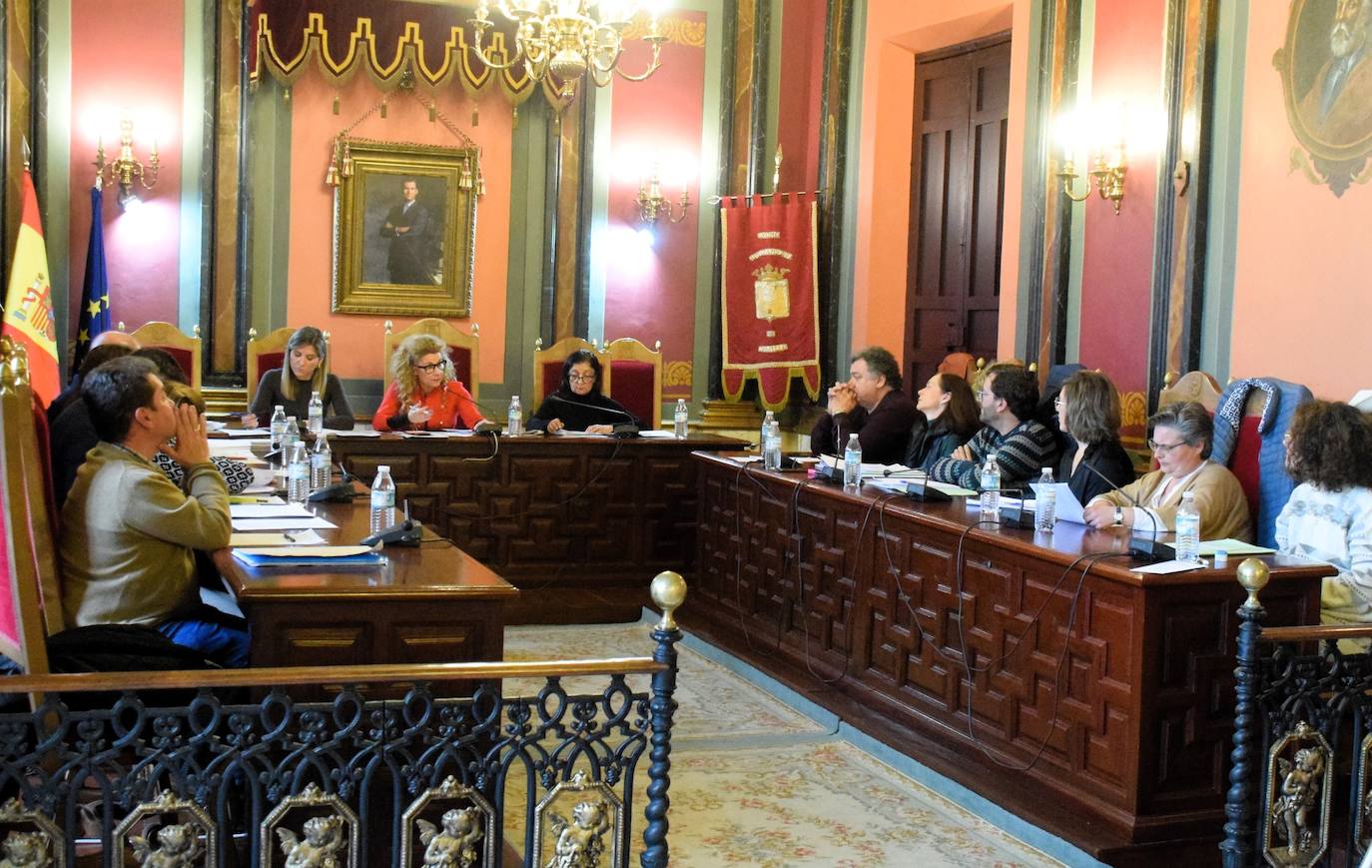 La piscina climatizada vuelve a enfrentar al PP y al PSOE en sesión plenaria