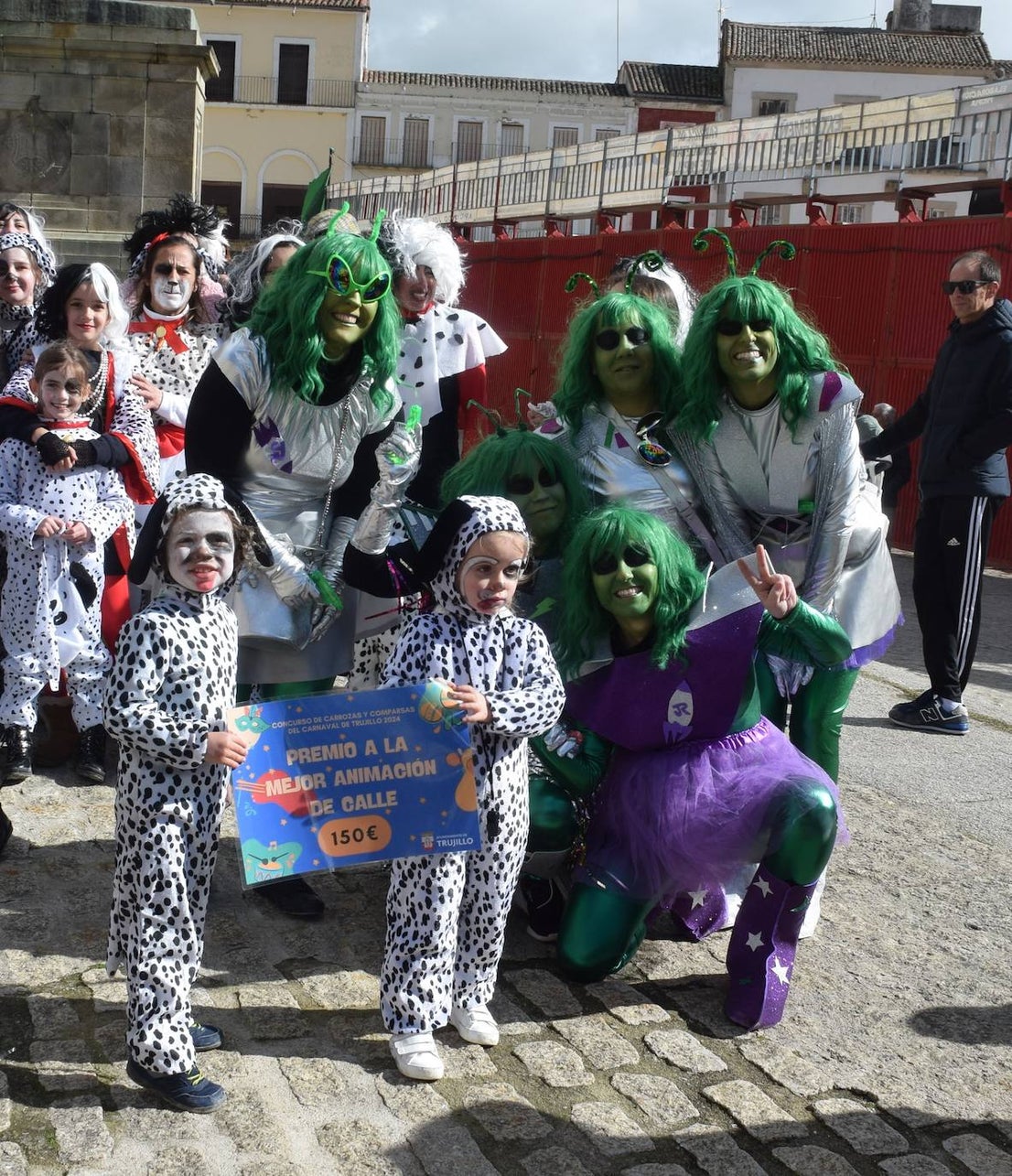 Concurso de comparsas y primer día de festejos taurinos