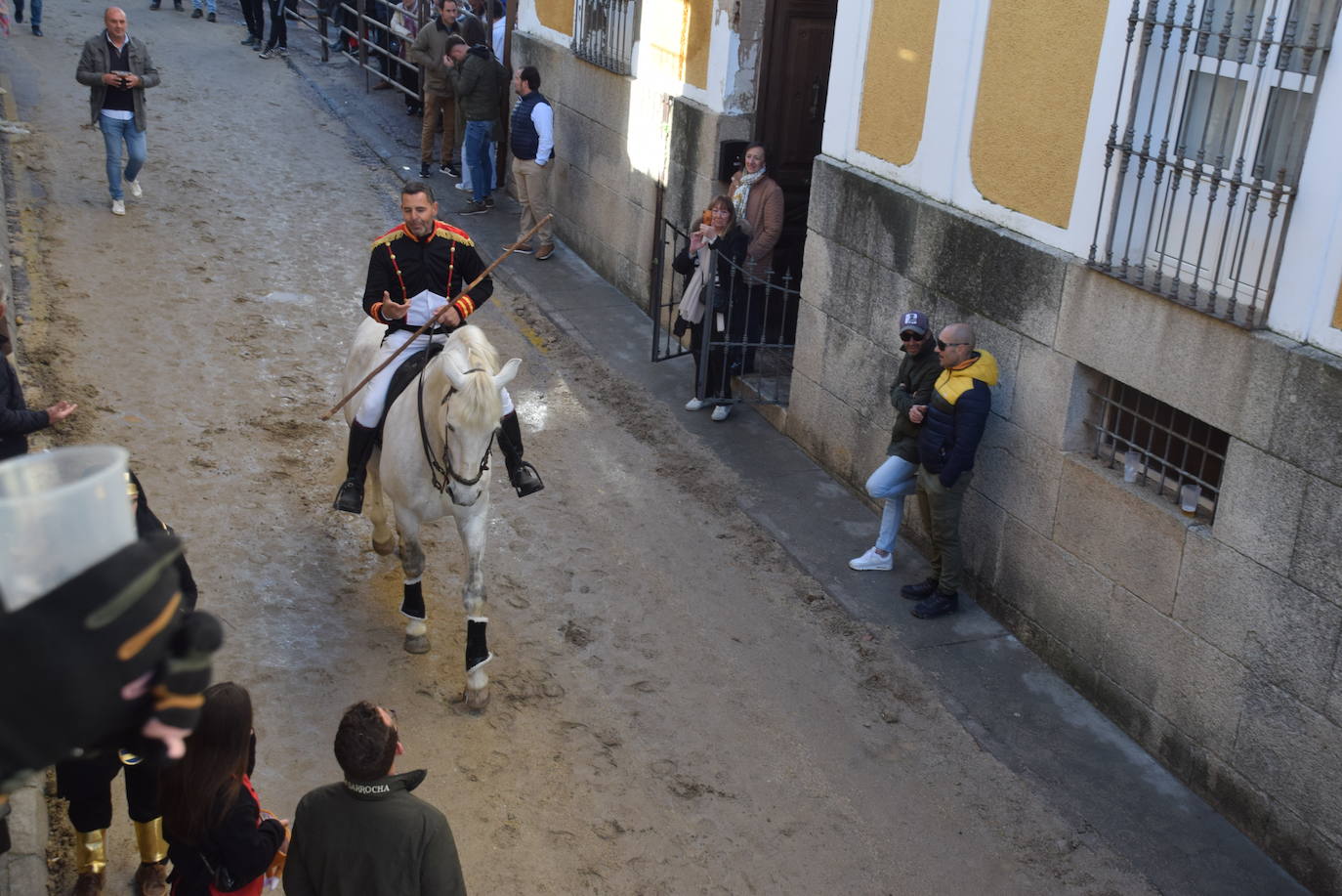 Concurso de comparsas y primer día de festejos taurinos