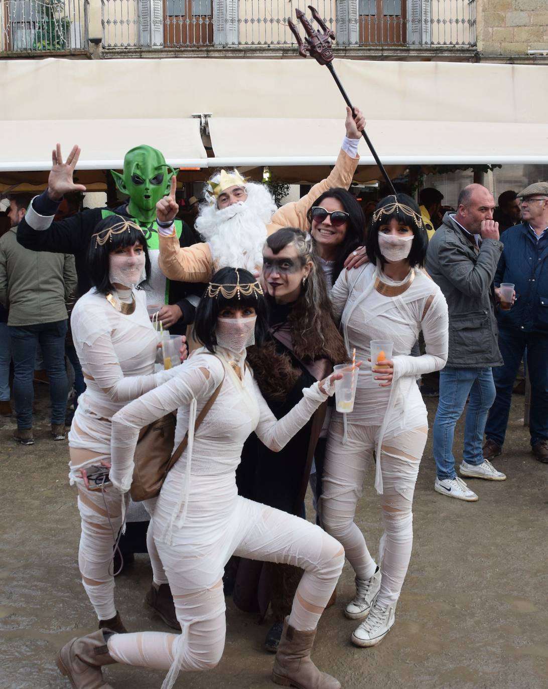 Concurso de comparsas y primer día de festejos taurinos