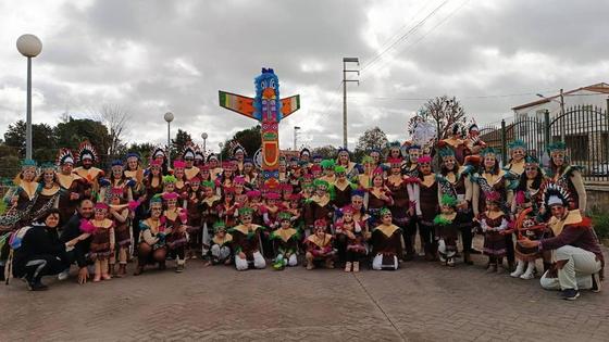 Más de 400 personas participan en el día grande del carnaval cumbreño