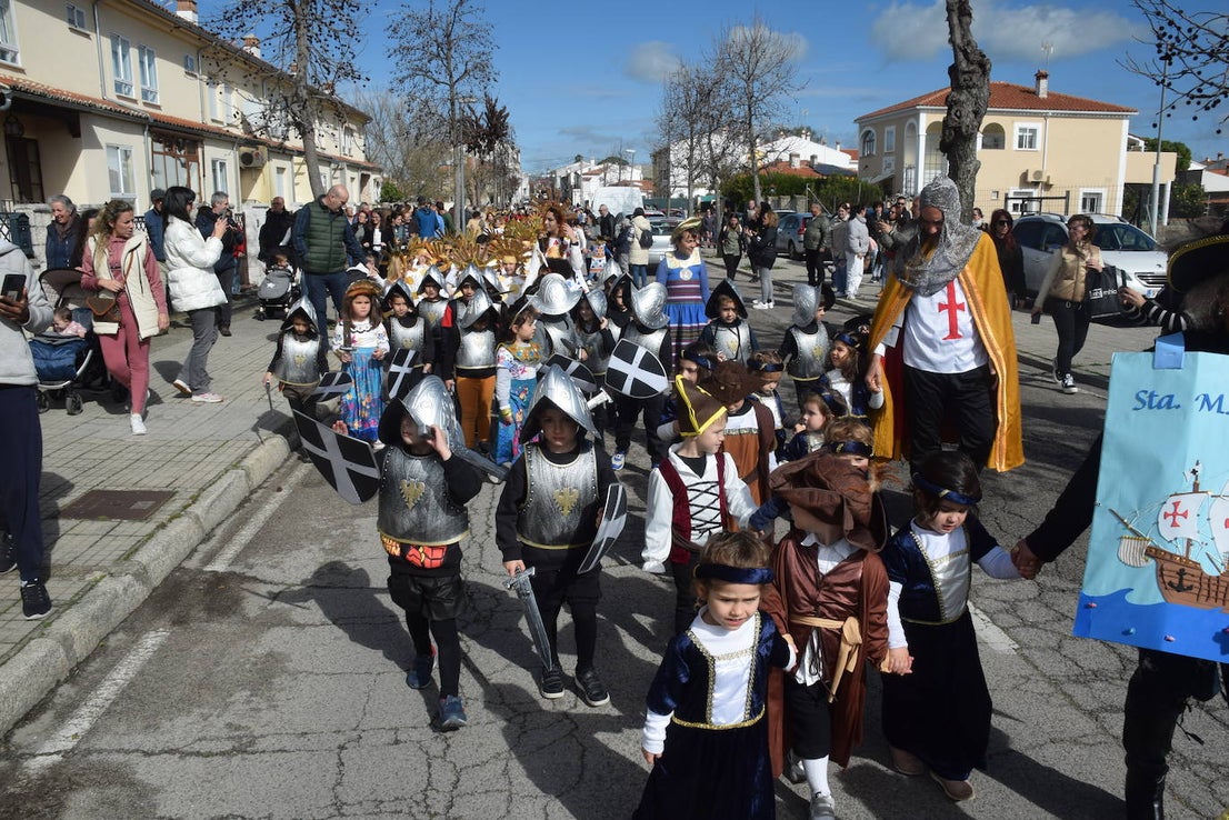 El colegio Las Américas celebra su desfile de Carnaval