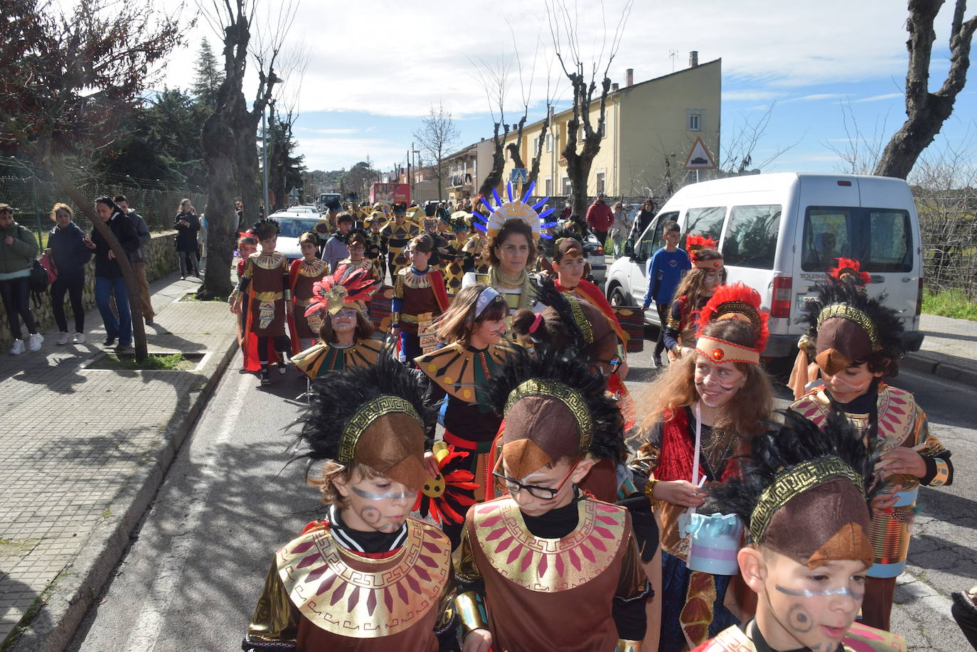 El colegio Las Américas celebra su desfile de Carnaval