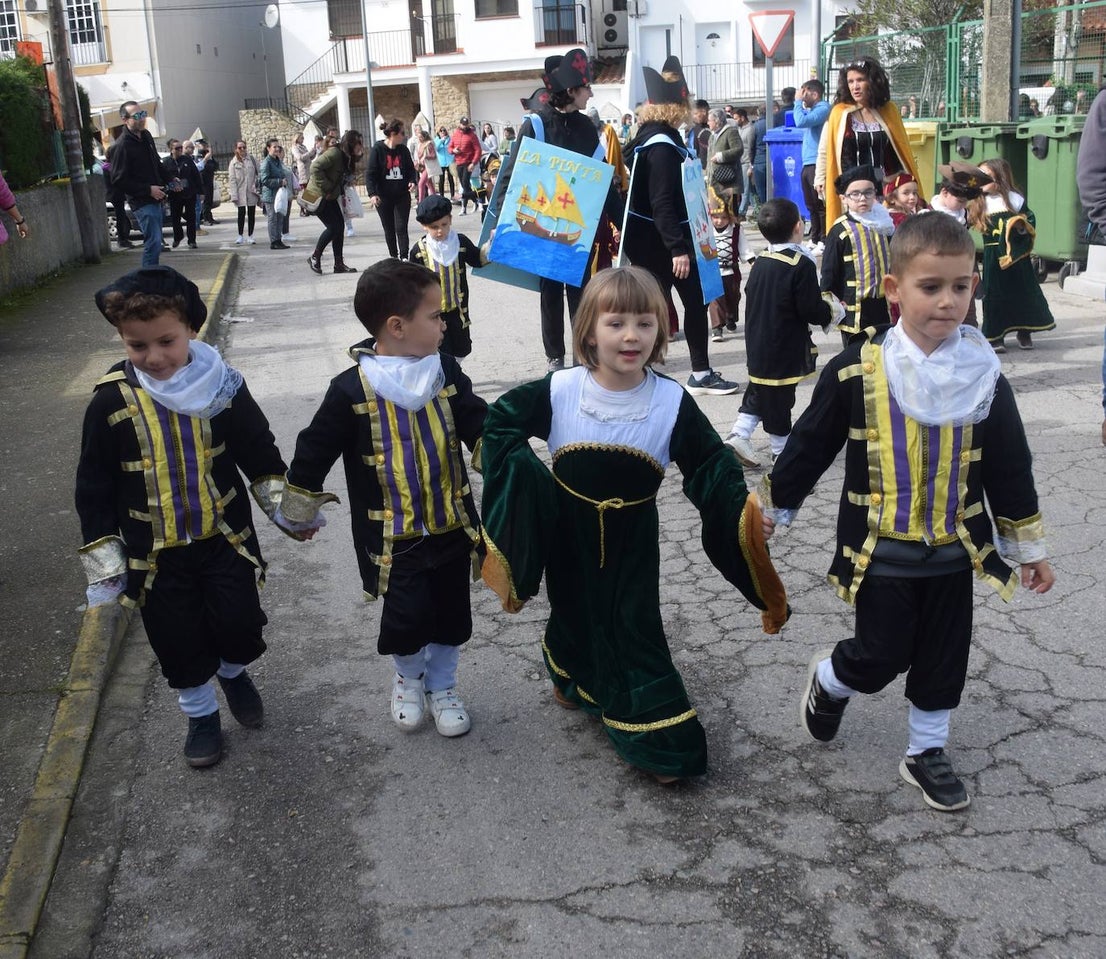 El colegio Las Américas celebra su desfile de Carnaval