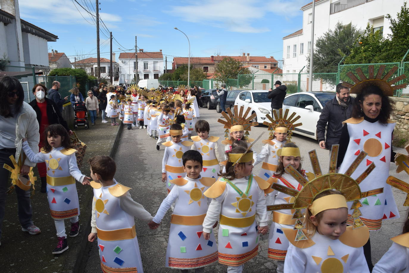 El colegio Las Américas celebra su desfile de Carnaval