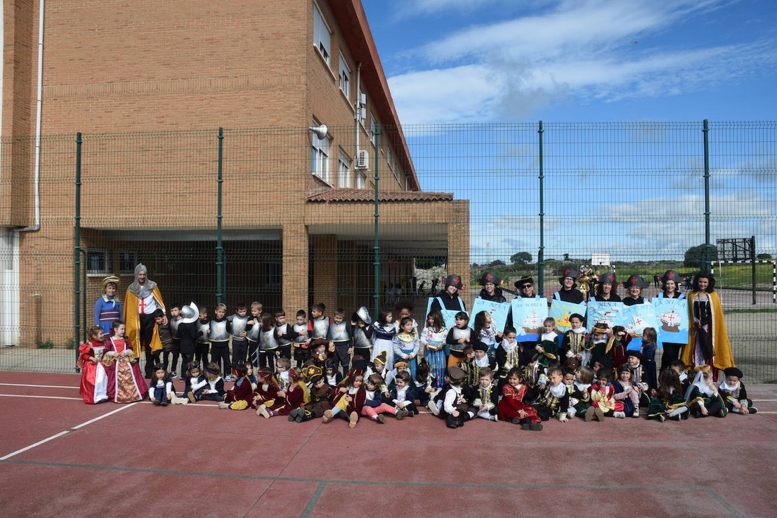 El colegio Las Américas celebra su desfile de Carnaval