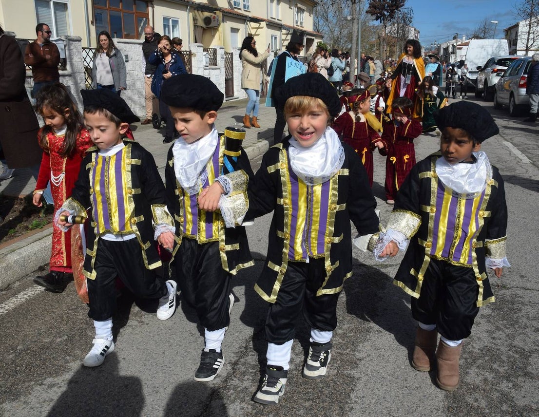 El colegio Las Américas celebra su desfile de Carnaval