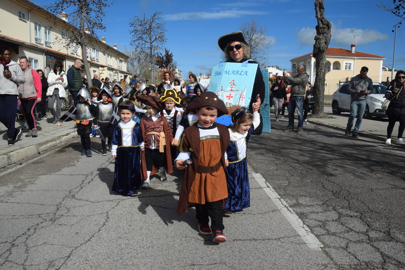 El colegio Las Américas celebra su desfile de Carnaval