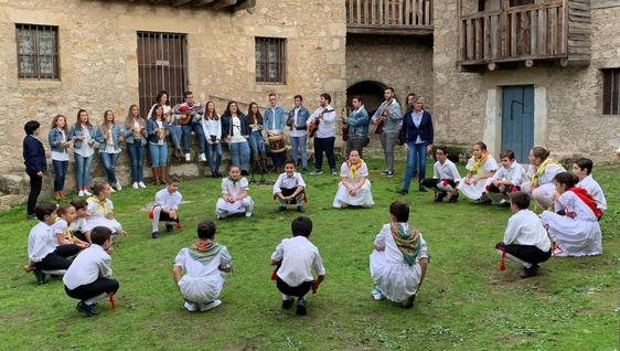 La escuela de folclore retoma su actividad este martes con el público infantil