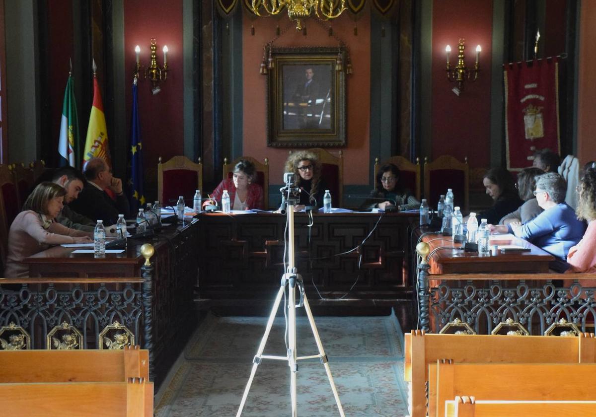 La falta de personal en la Policía Local fue tema de debate en la sesión plenaria