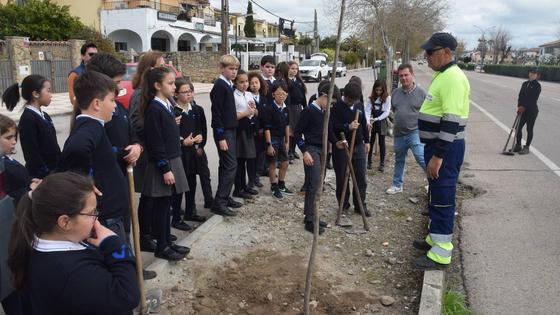 Menores del Sagrado Corazón de Jesús llevan a cabo la plantación de árboles