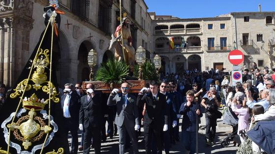 Bendición de ramos, eucaristía y procesión de La Burrina desde San Martín