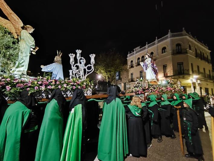 La lluvia da un respiro a la procesión con La Oración el Huerto y La Magdalena