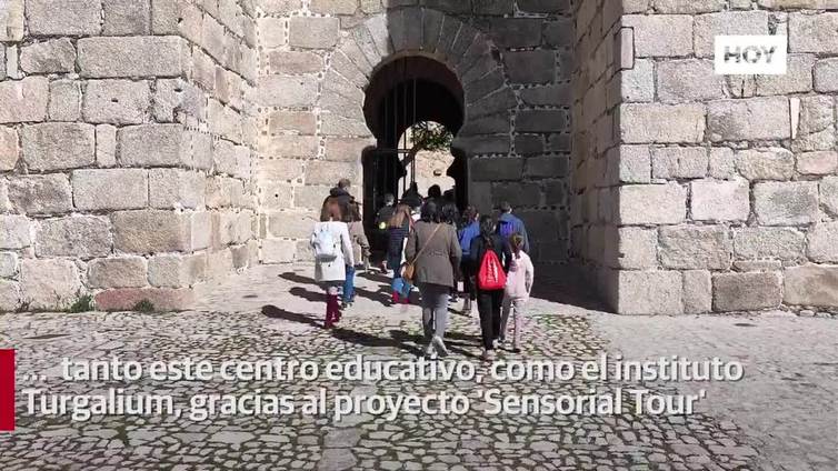 La ruta turística inclusiva por el casco histórico pasa el examen con nota