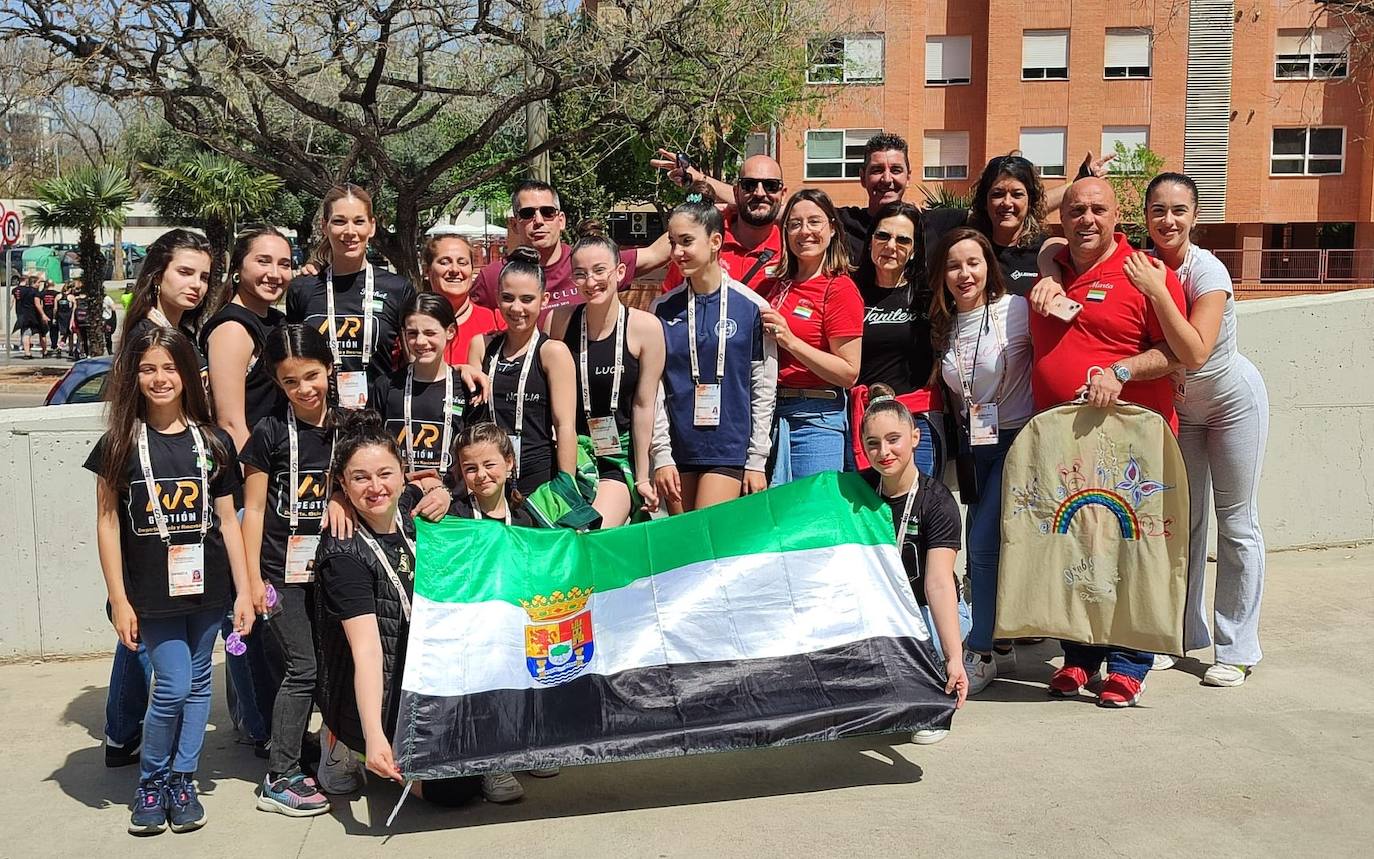 El equipo trujillano de gimnasia rítmica muestra un buen nivel en el Campeonato Nacional Base en Castellón