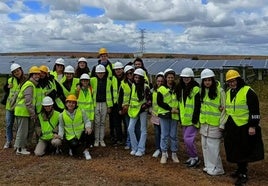 Participantes en la visita a la planta La Magascona