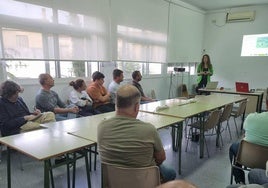 Una de las reuniones mantenidas con empresarios de la zona