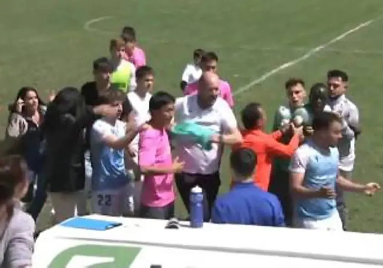 Cinco jugadores de fútbol investigados por la Guardia Civil por un delito de odio y lesiones