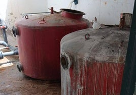 Los bombos antiguos, ya deteriorados que hay que sustituir