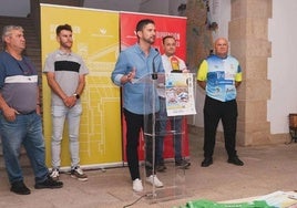 Autoridades durante la presentación de la Vuelta Ciclista Aldeacentenera-Villuercas.
