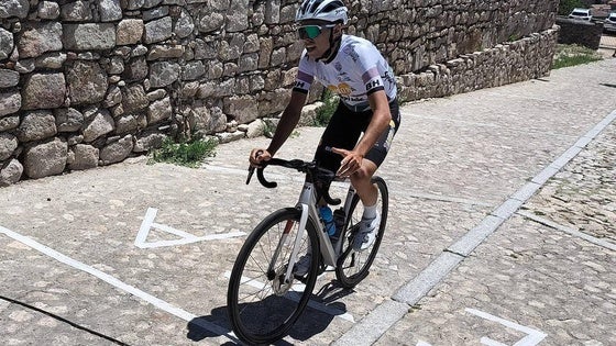 La Subida al Castillo reúne a 62 ciclistas bajo un intenso calor