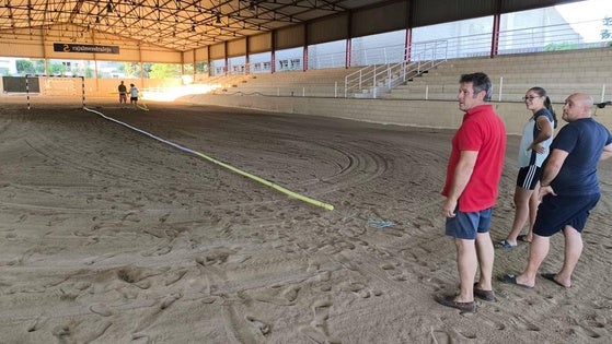 El recinto hípico se transforma en dos pistas de balonmano playa para estos días